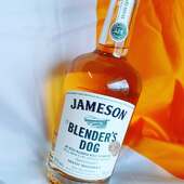 🇮🇪 Nous y sommes, fête de la ST PATRICK ☘️. Tous les amoureux de whiskey🥃 ont déjà goûté un 🇮🇪Jameson🥃ici le Blender's Dog ☘️qui met en avant le métier d'assembleur si précieux sur les Irish Whiskey 🇮🇪